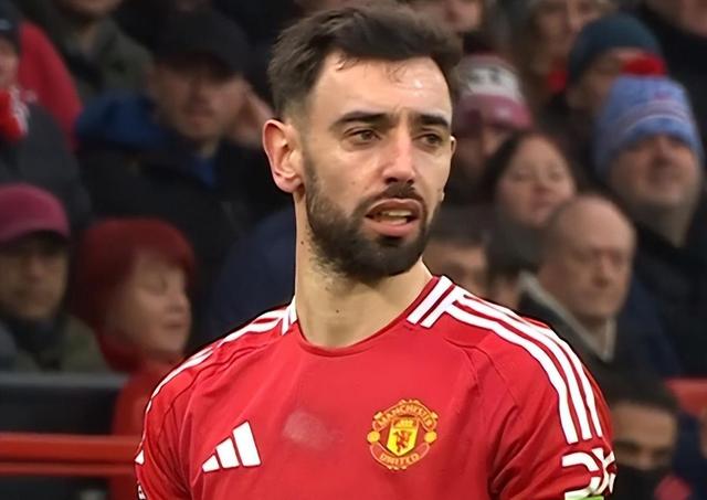 防守核心滑跪庆祝进球，寓意对球队贡献的珍视的简单介绍