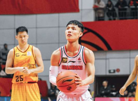 包含江苏男篮实力突出，大胜对手晋级下一轮的词条